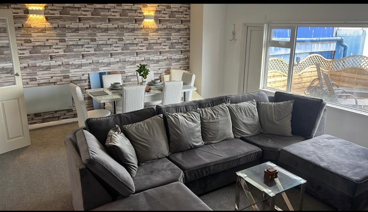 Sea View Lavish Apartment Sky Tv Whirlpool Bath Huge Balcony Newly Refurbished بريدلينغتون المظهر الخارجي الصورة