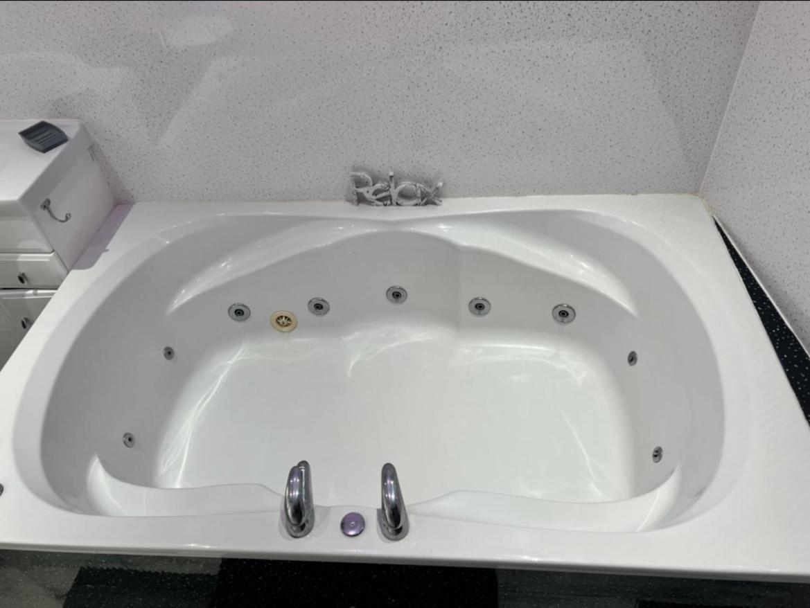 Sea View Lavish Apartment Sky Tv Whirlpool Bath Huge Balcony Newly Refurbished بريدلينغتون المظهر الخارجي الصورة